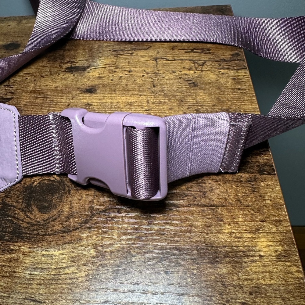 Lululemon Everywhere Belt Bag - Picture 8 of 11